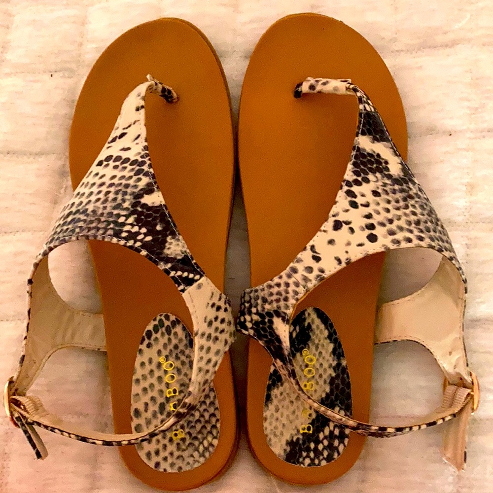 some cute snake skin sandals !